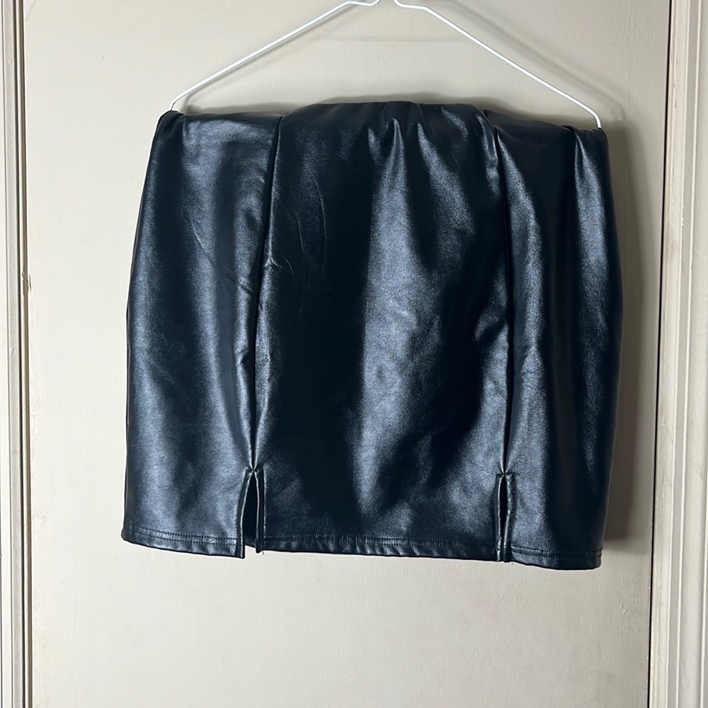 Black mini skirt extra-large never worn